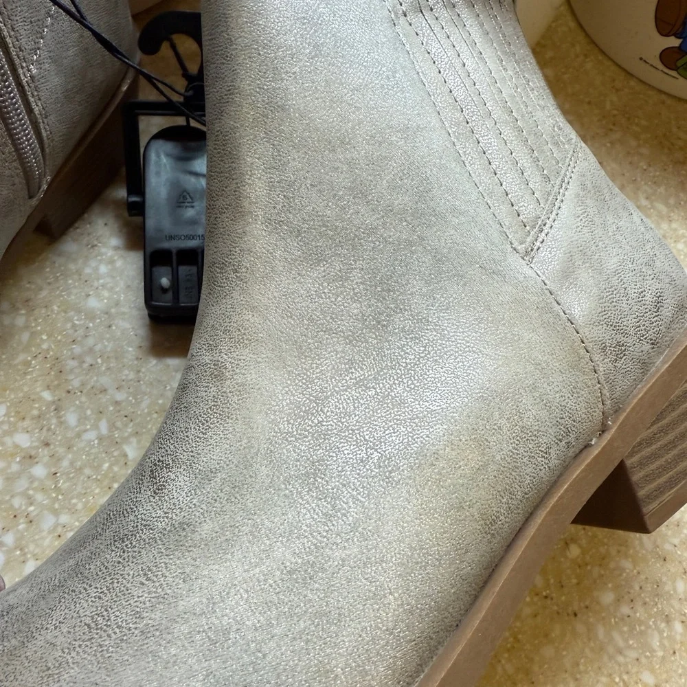 Classic Metallic Taupe Women's Ankle Boots Youth Sz 4 Shoes Brand New Slip On